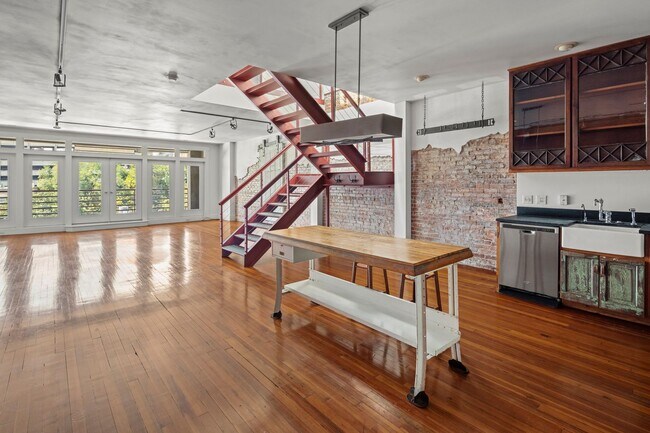 Building Photo - Incredible Two-Level Condo - Downtown Ashe...