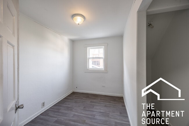 Building Photo - 2140 N Karlov Ave