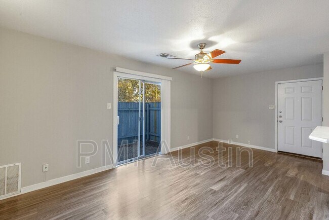 Building Photo - 2800 Skyway Cir