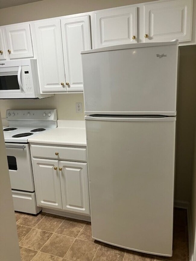 Building Photo - 802-H