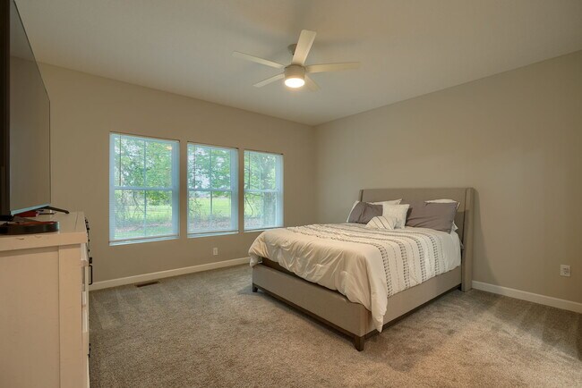 Foto del edificio - 275 Hyatts Rd