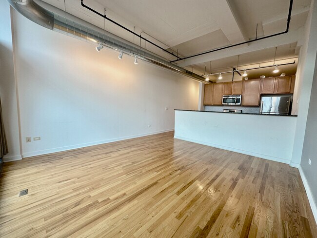Building Photo - 1224 W Van Buren St