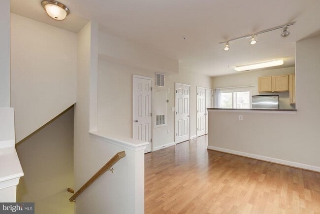 Building Photo - 42514 Mayflower Terrace