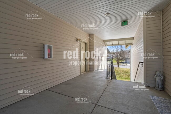 Building Photo - 22855 E Country Vista Dr