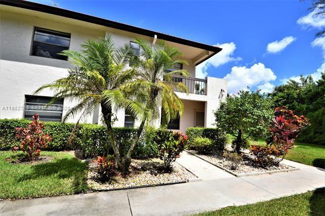 Foto del edificio - 7944 Eastlake Dr
