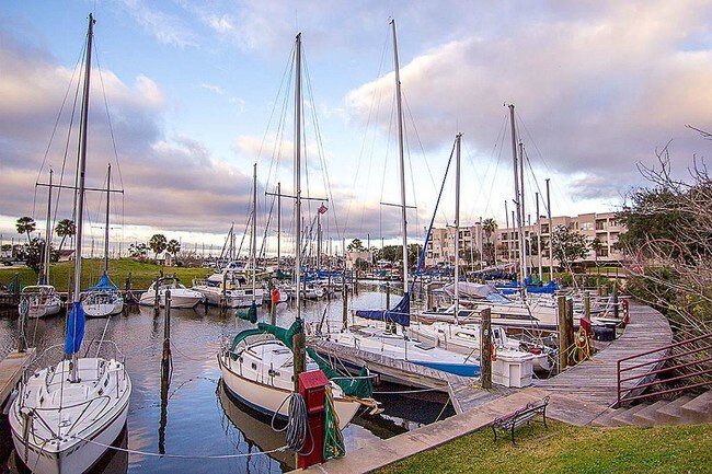 Building Photo - 1302 Marina Bay Dr