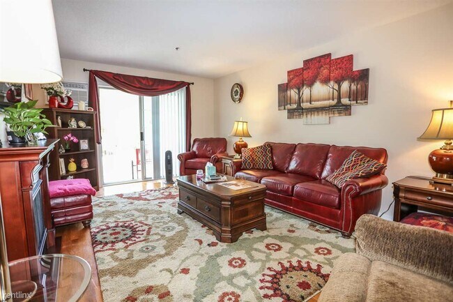Building Photo - 1 br, 1 bath  - 490 N River