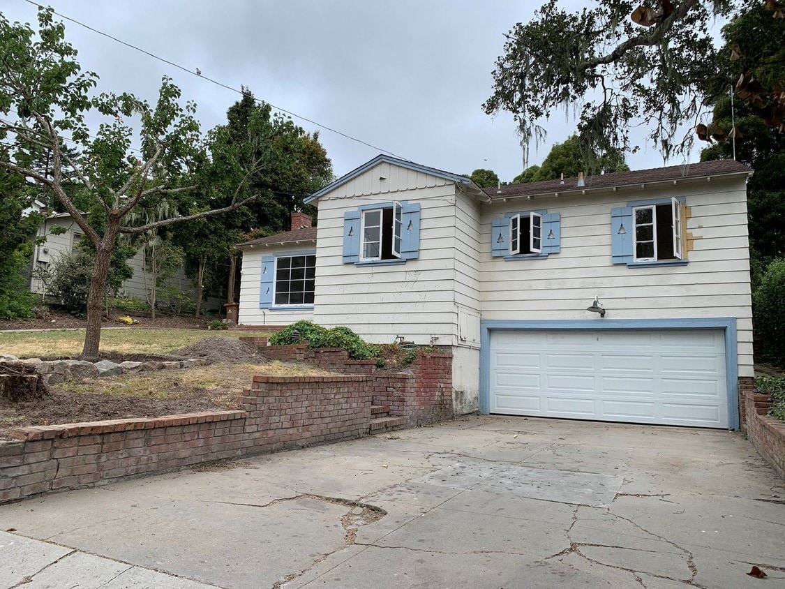 Primary Photo - 3 br, 1.5 bath Apartment - 32 Via Ventura