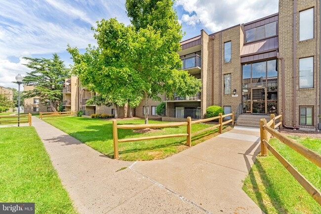 Building Photo - 7599 Gales Ct
