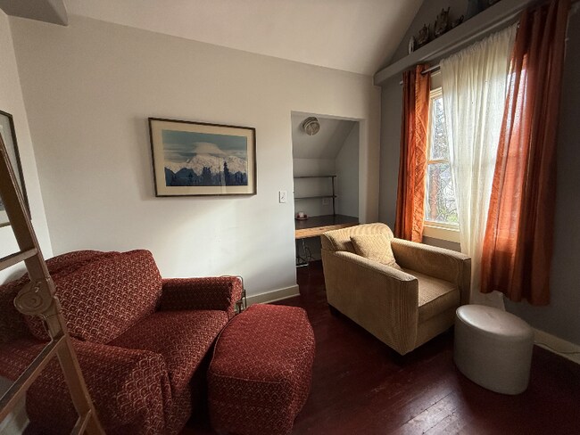 Building Photo - 2003 N Willamette Blvd