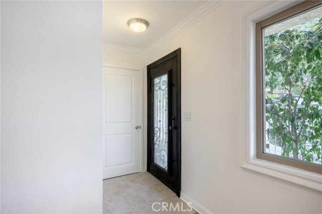 Building Photo - 823 E Wilson Ave