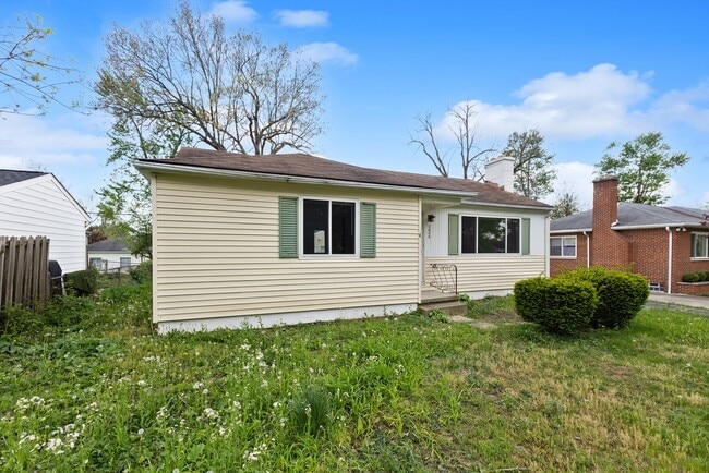 Foto del edificio - Charming 3-Bed Ranch with Detached Garage – Prime Upper Arlington/Columbus Area!