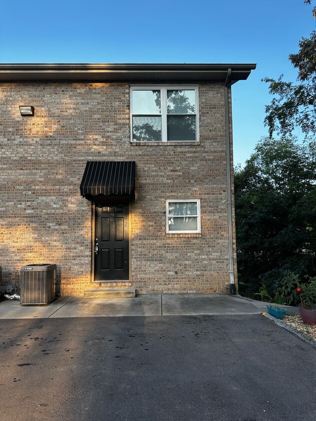 Foto principal - 722 Old Stage Rd