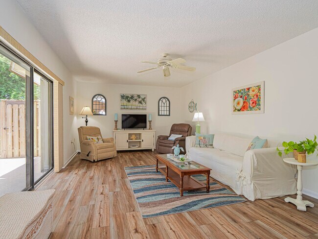 Foto del edificio - 340 S Waverly Pl