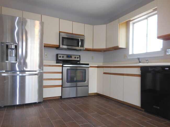 Foto del edificio - 4127 Lake Mist Dr NW