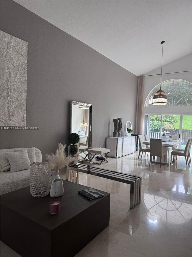 Foto del edificio - 5900 NW 111th Ave