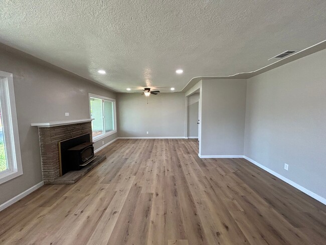 Foto del edificio - 1404 Grape Ave