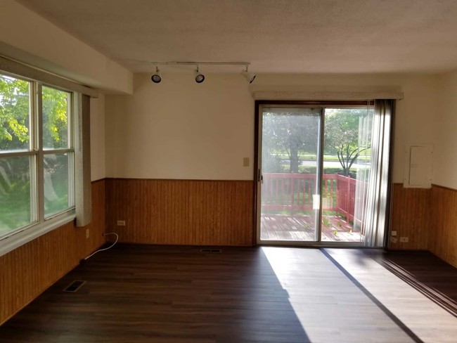 Foto del edificio - 2611 Country Oaks Ct
