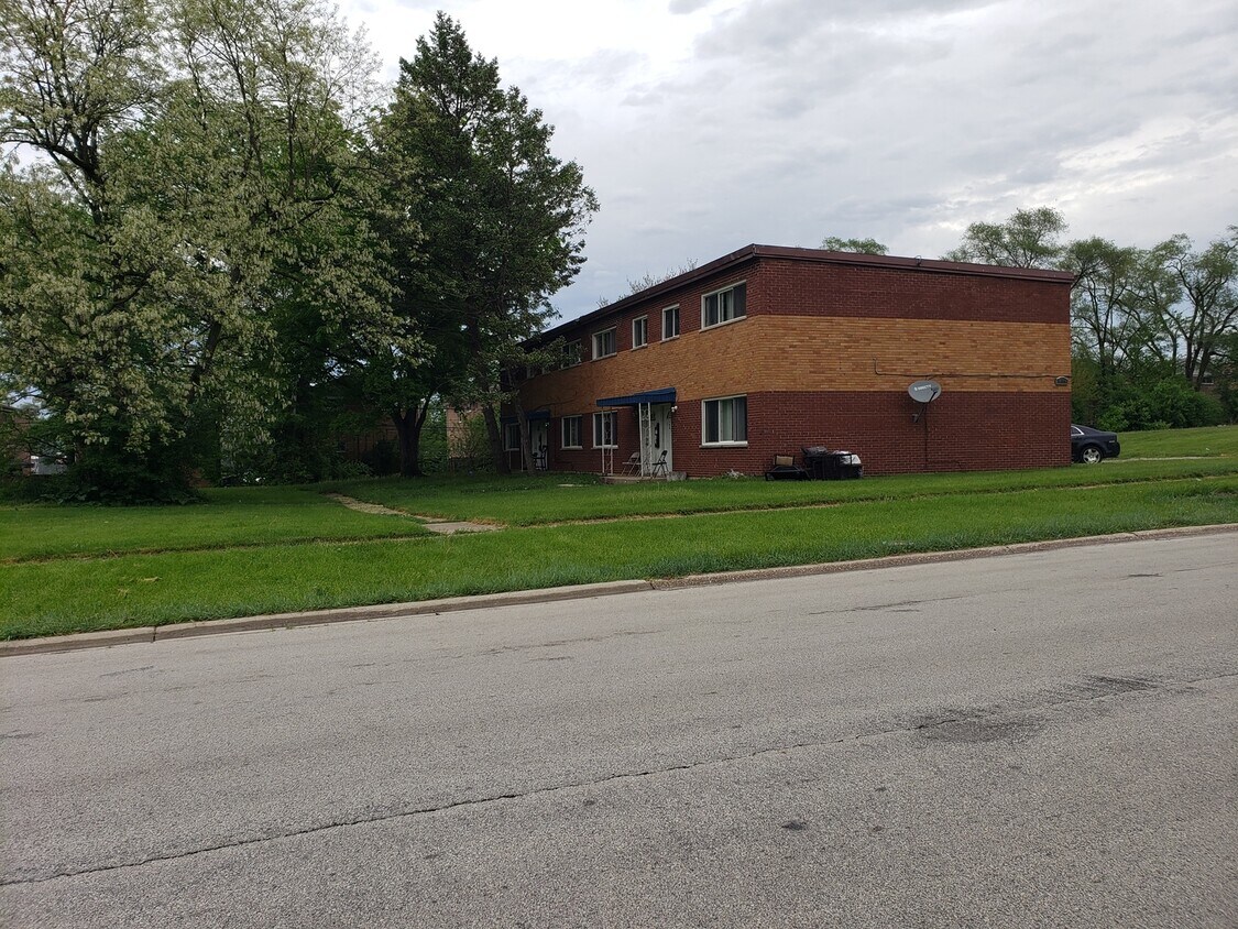 Primary Photo - 489 Hickory St