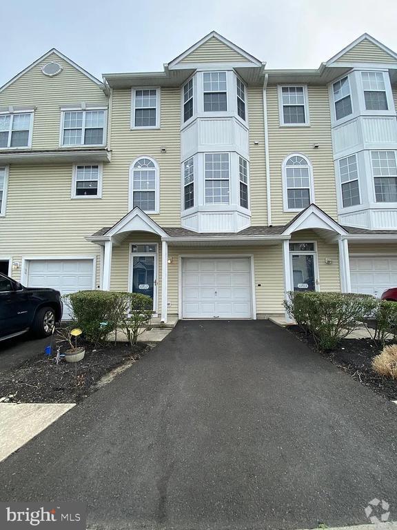 Building Photo - 6702 Riverfront Dr