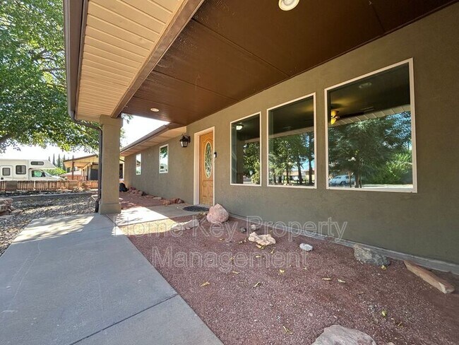 Foto del edificio - 3165 Crestview Dr