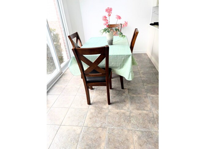 Photo du bâtiment - 1570 Beaverbrook Av