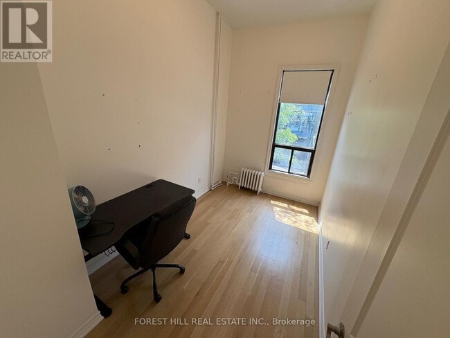 Photo du bâtiment - 756 Queen St W