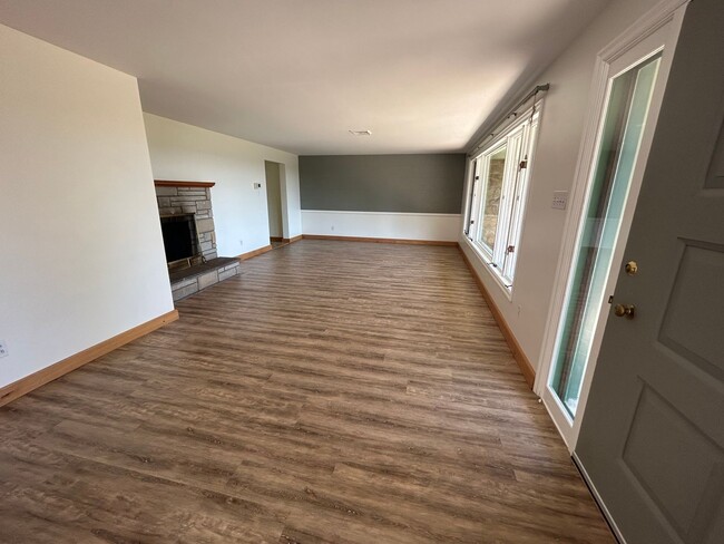 Building Photo - 3 Bedroom House on Harrisburg Pike