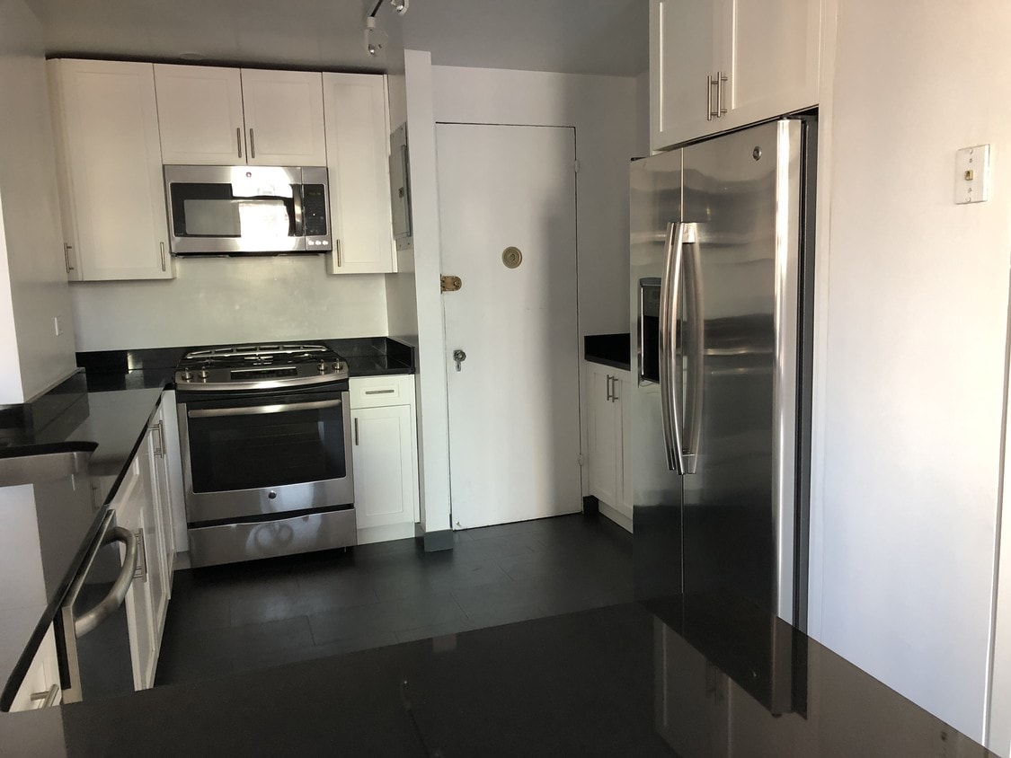 Primary Photo - 108 E 38th St