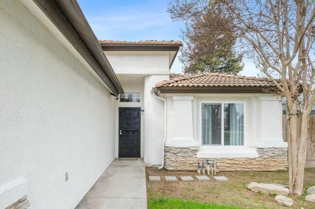 Building Photo - 7351 N Lola Ave