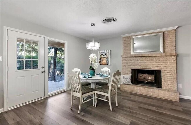 Foto del edificio - 2 Bed 2 Bath, Available for 2026