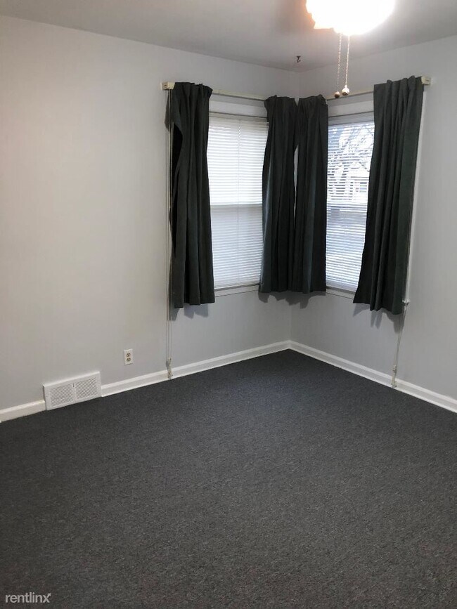 Building Photo - 2 br, 1 bath House - 2335 Rowland Ave