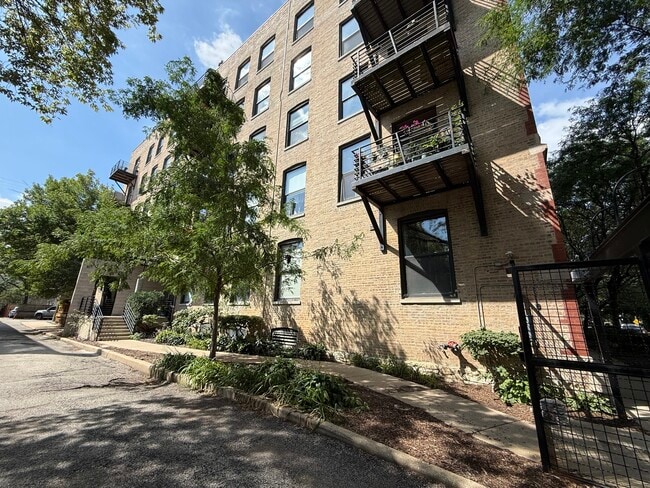 Building Photo - 2511 W Moffat St