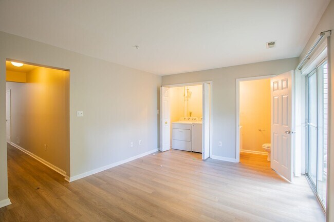 Foto del edificio - Newly Updated 3 BR/2 BA Townhome in Columbia!