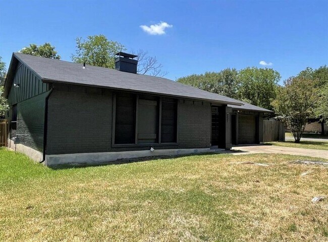 Foto del edificio - 909 Cripple Creek Dr