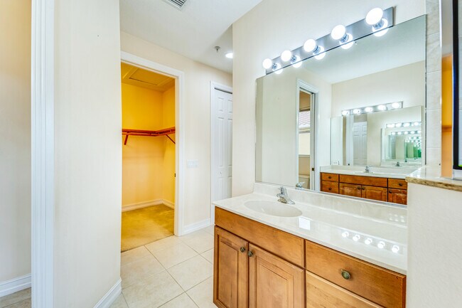Foto del edificio - 1408 3rd St Cir E