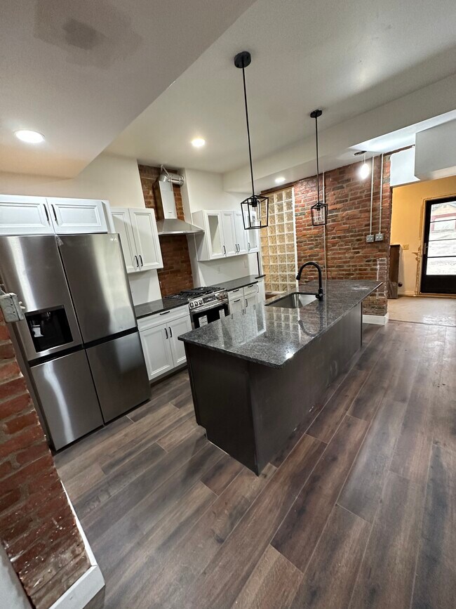 Kitchen - 58 E 4th Ave