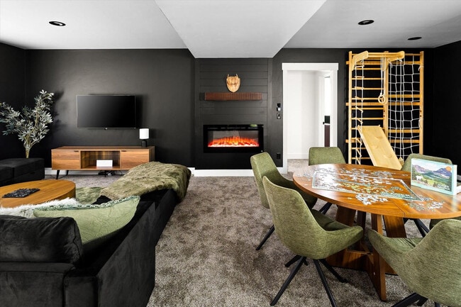 Foto del edificio - 323 Deer Creek Rd