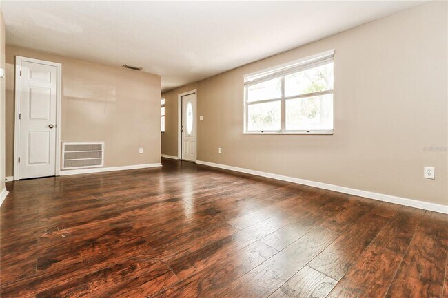 Foto del edificio - 6425 Pueblo Ave