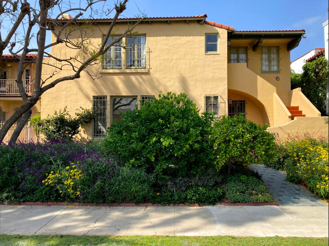 Foto principal - 8451 W 4th St