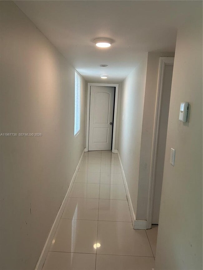 Foto del edificio - 1560 NE 129th St