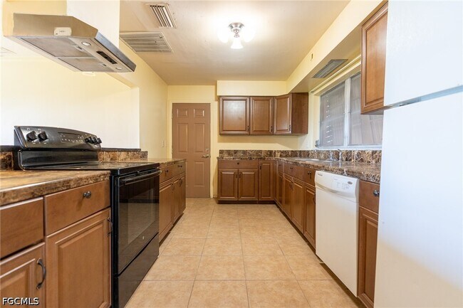 Foto del edificio - 235 SE 45th St