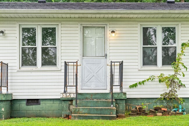 Building Photo - 1953 Batts Ln