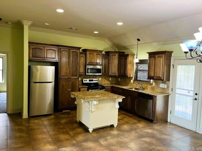 Building Photo - 68 Bentley Cir