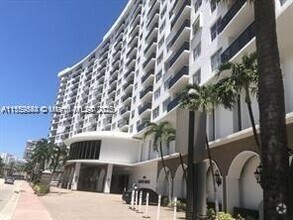Building Photo - 6039 Collins Ave