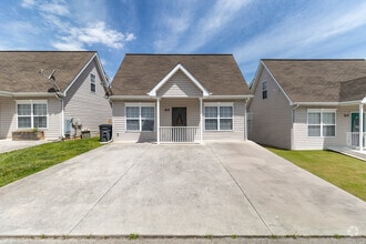 Building Photo - 913 Hazelbrook Way