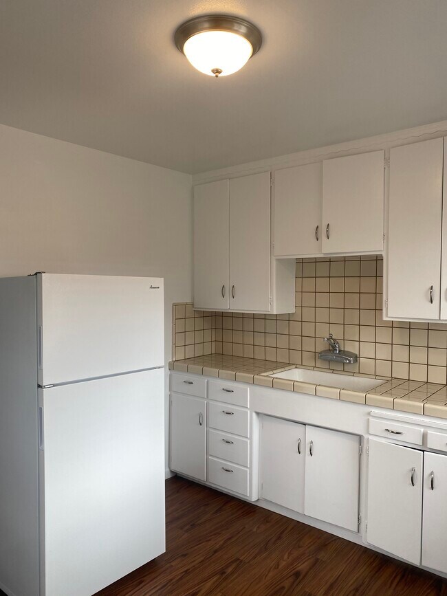Building Photo - 2546 Robinson Ave