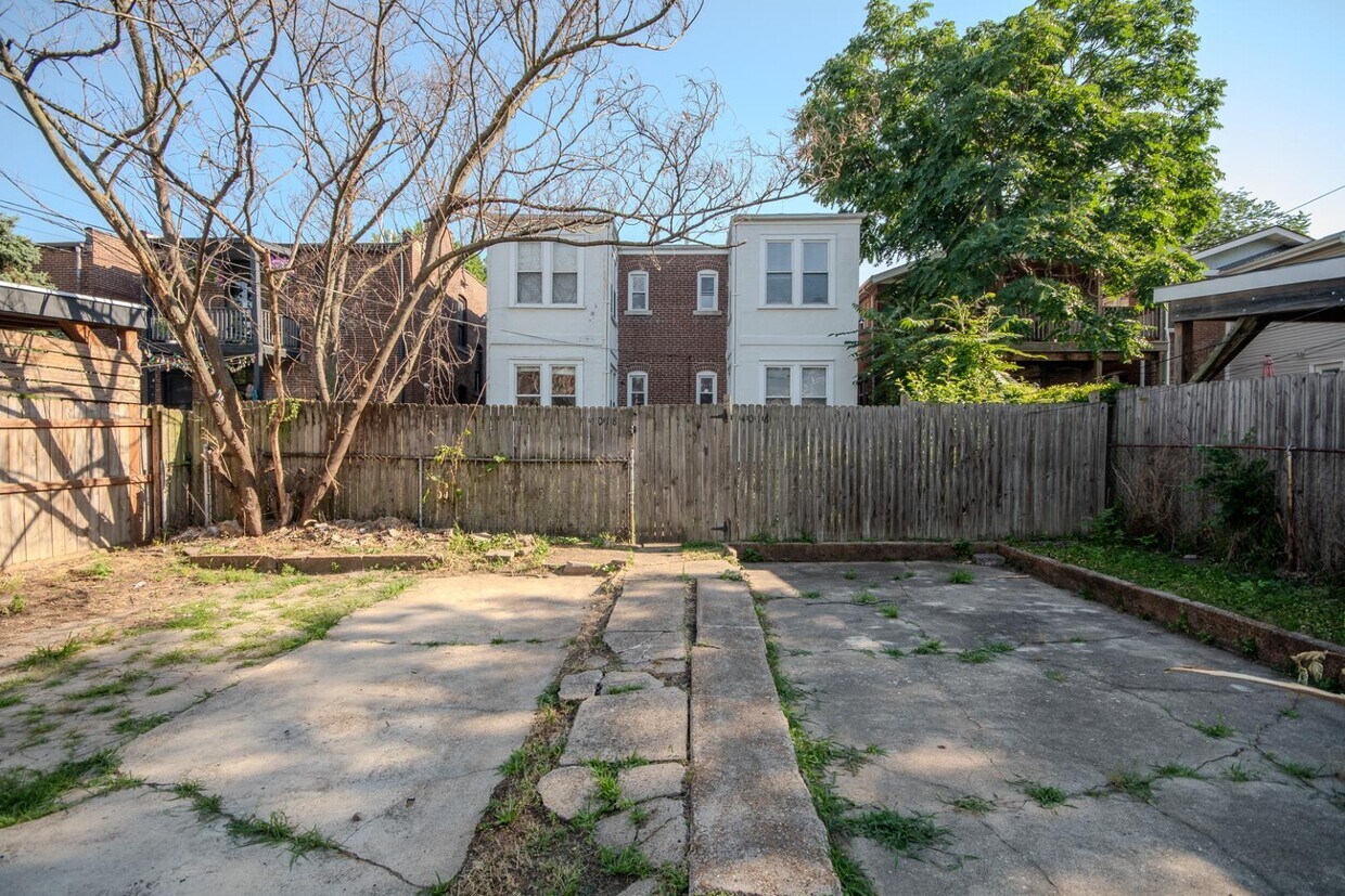 Building Photo - 4016-18 Flad Ave - 4018 2F