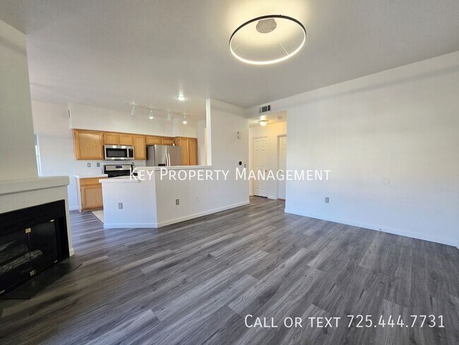 Foto del edificio - 2 bedroom, 2 bathroom condo in gated commu...
