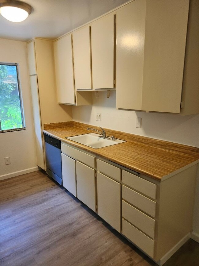 Building Photo - 8800 Cedros Ave
